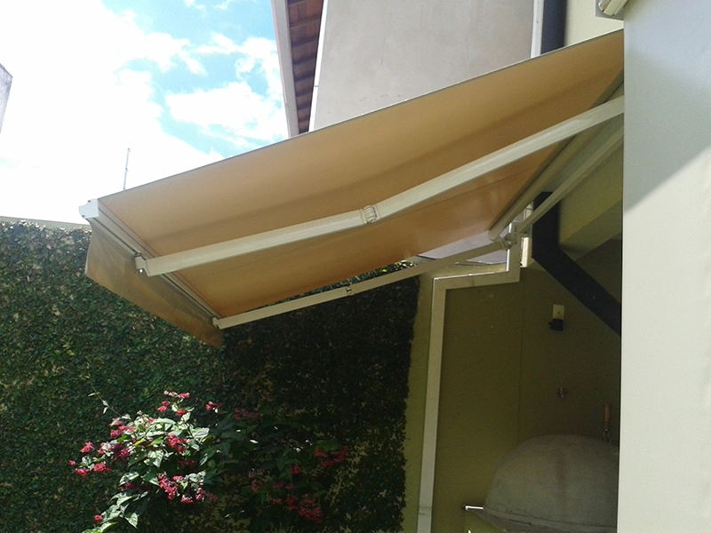 Instalação de toldo articulado residencial em Campinas - Toldos Alianza