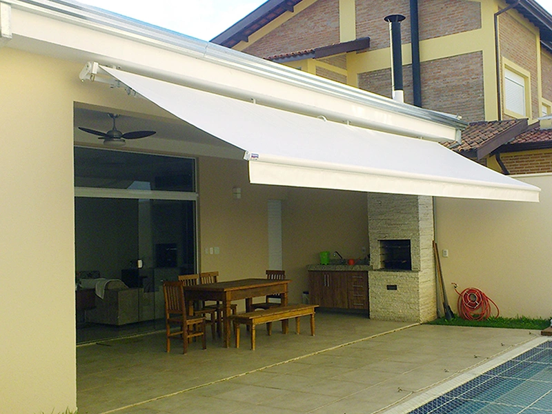 Instalação de toldo articulado residencial em Campinas - Toldos Alianza